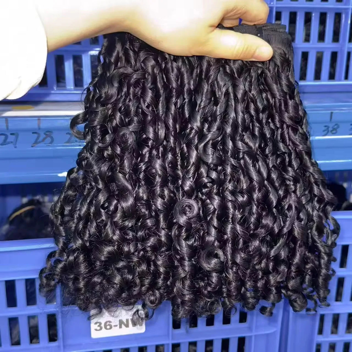 Extensiones de cabello camboyano 100% crudo baratos, paquetes de cabello humano virgen hinchable Fumi, paquetes de cabello crudo vietnamita rizado indio birmano