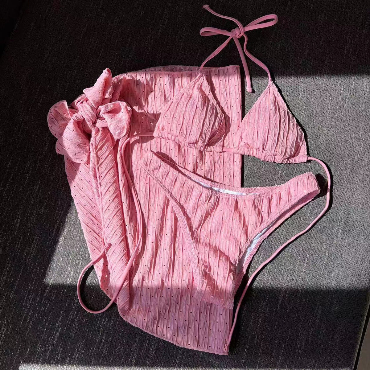 2025 Nuevo traje de baño europeo y americano de tres piezas sin espalda con correa de cordón Bikini Bikini Traje de baño de tres piezas