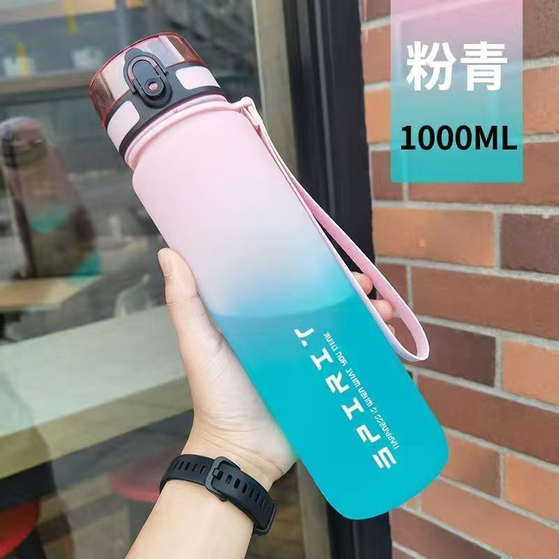 Botella de agua deportiva para niños 2025 Nuevo verano portátil resistente a altas temperaturas olla de fitness para estudiantes taza de agua de gran capacidad al aire libre
