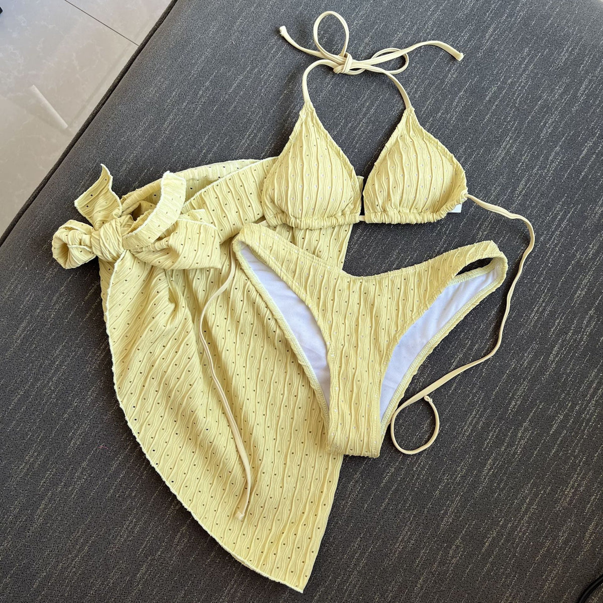 2025 Nuevo traje de baño europeo y americano de tres piezas sin espalda con correa de cordón Bikini Bikini Traje de baño de tres piezas
