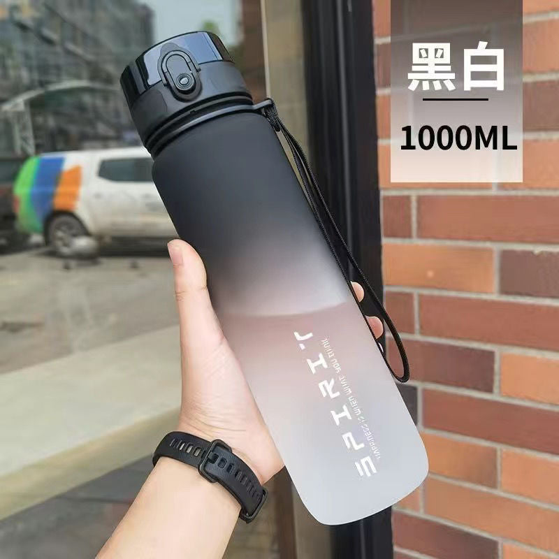 Botella de agua deportiva para niños 2025 Nuevo verano portátil resistente a altas temperaturas olla de fitness para estudiantes taza de agua de gran capacidad al aire libre