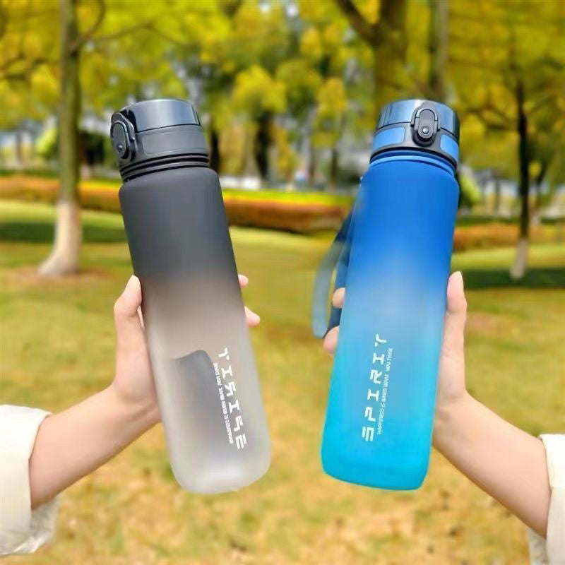 Botella de agua deportiva para niños 2025 Nuevo verano portátil resistente a altas temperaturas olla de fitness para estudiantes taza de agua de gran capacidad al aire libre